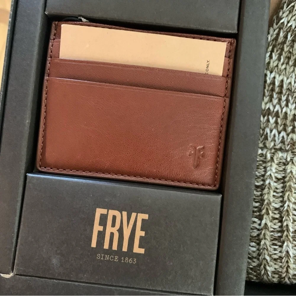 FRYE | NWT Gift Set Brown Marled Knit Beanie & Brown Leather Card Case Carrier
